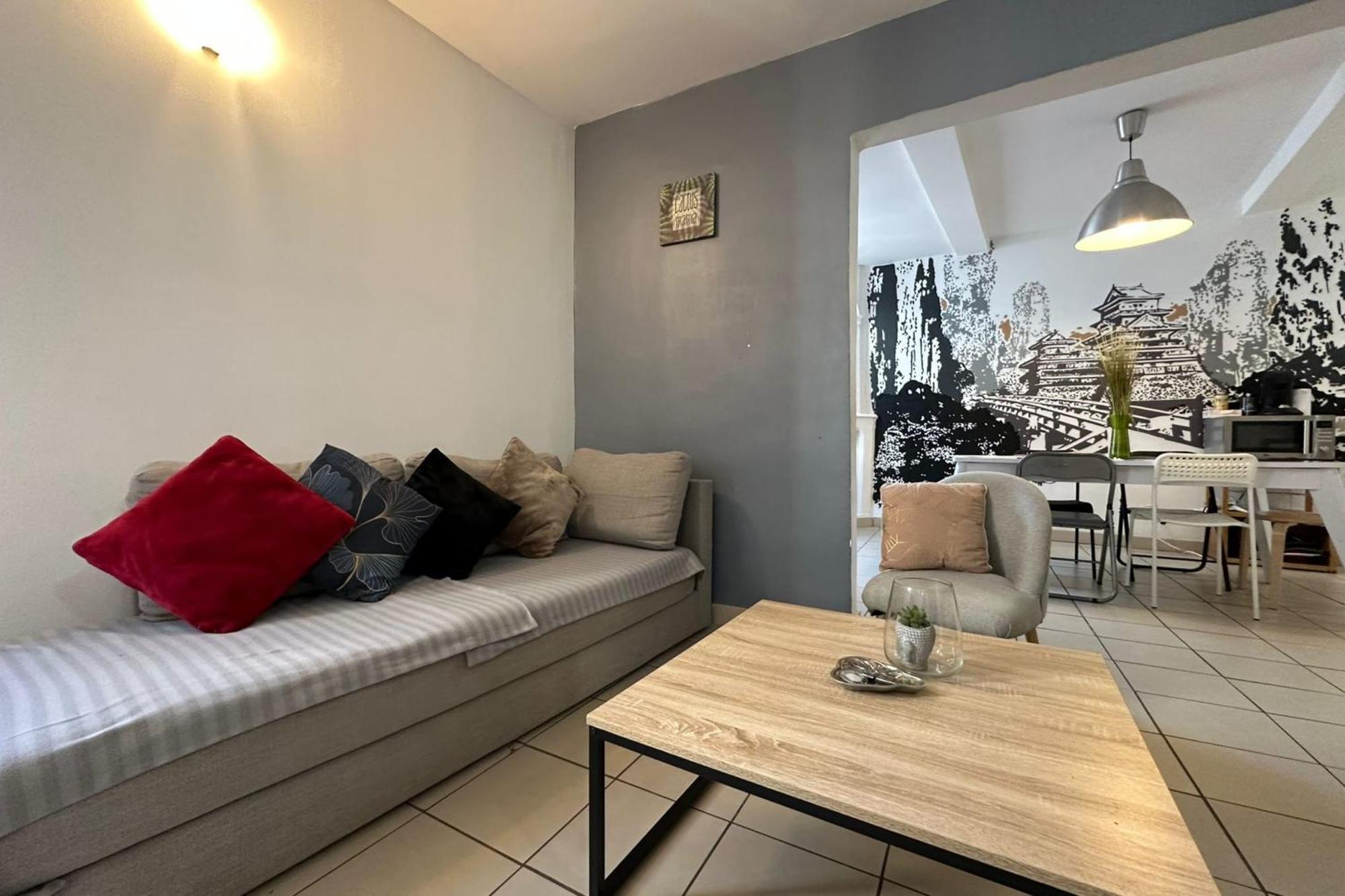 The Triplex- 3 Bedrooms In The Escutcheon! 蒙彼利埃 外观 照片